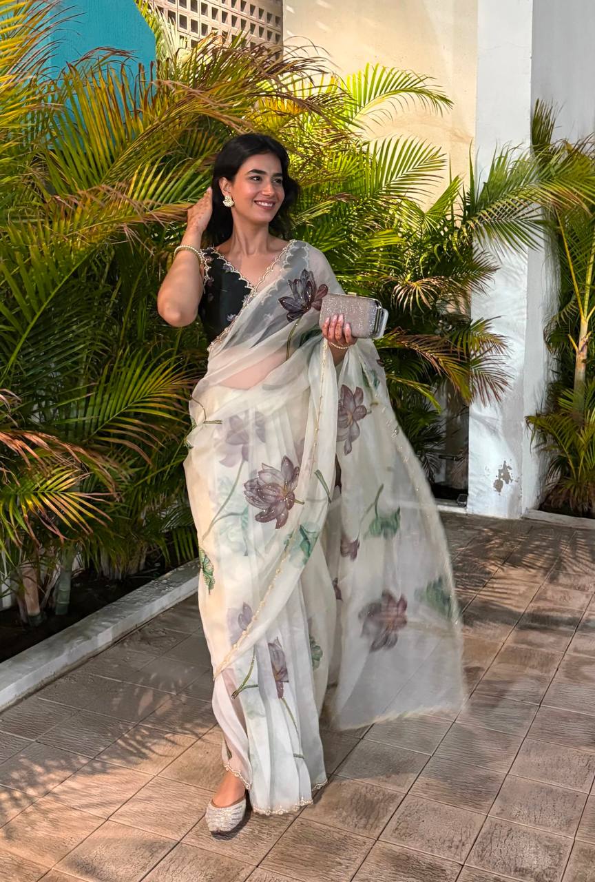 Women's Exquisite Lavender & White Organza Saree with Hand-Painted Lotus Floral Motifs & Gold Embellished Border – Complete with Matching Printed Blouse for Festive & Special Occasions - Image 12