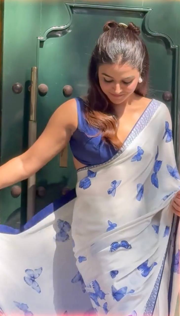 Women's Chic Snow White Georgette Saree with Vibrant Blue Butterfly Digital Print & Contrasting Border – Perfect for Casual Outings & Day Events - Image 7